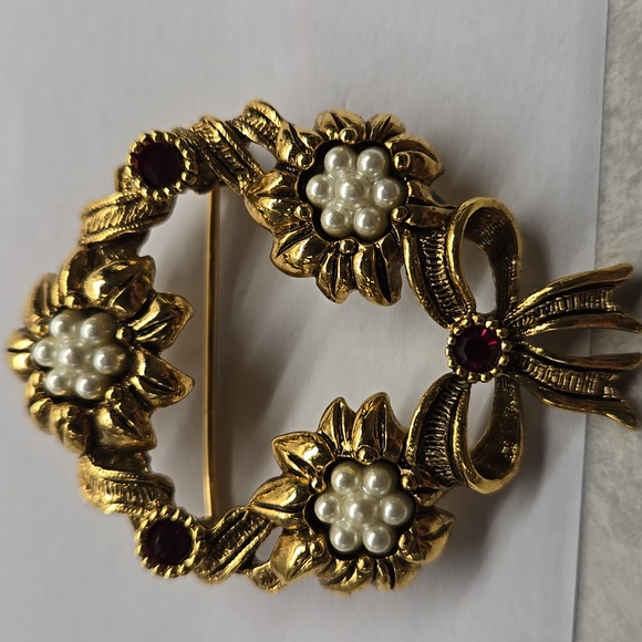 Avon Gold Wreath Brooch with Pearl and Red Accents - Picture 1 of 3